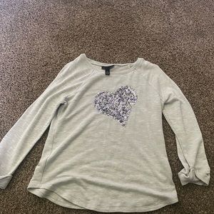grayish white long sleeve